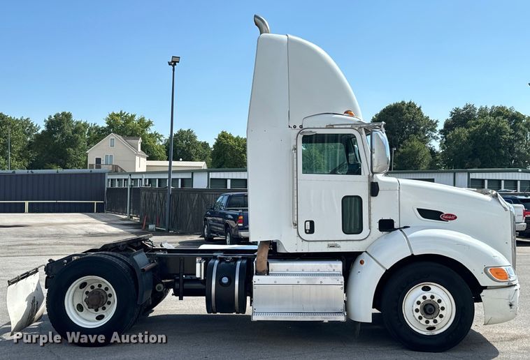 image for item DX1080 2012 Peterbilt 384 semi truck