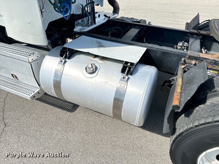 image for item DX1080 2012 Peterbilt 384 semi truck