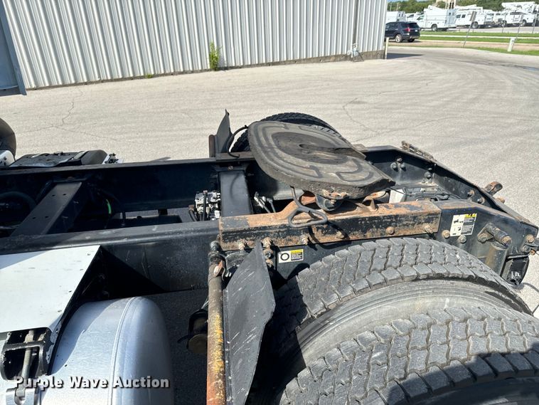 image for item DX1080 2012 Peterbilt 384 semi truck