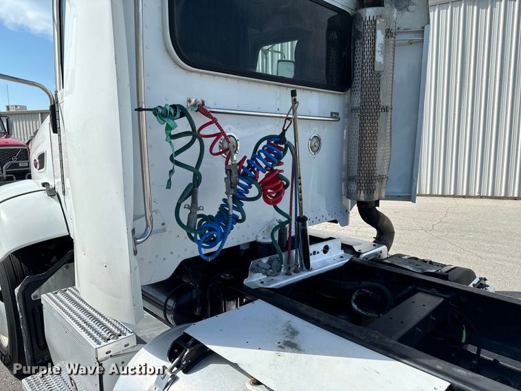 image for item DX1080 2012 Peterbilt 384 semi truck