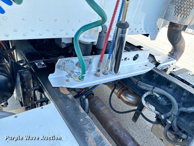 image for item DX1080 2012 Peterbilt 384 semi truck