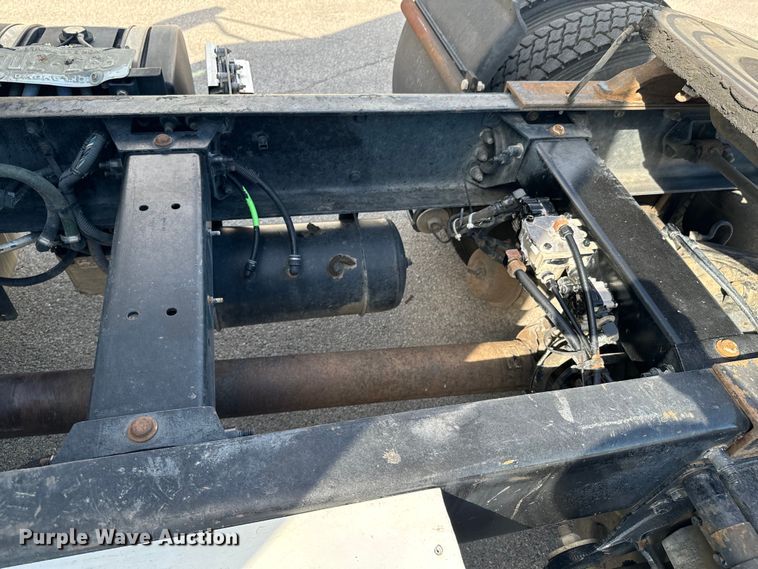 image for item DX1080 2012 Peterbilt 384 semi truck