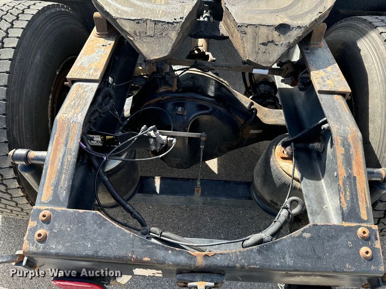 image for item DX1080 2012 Peterbilt 384 semi truck