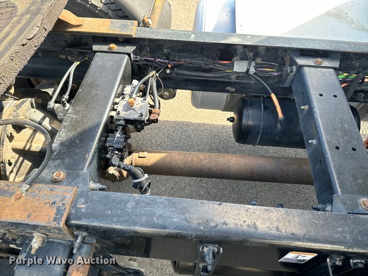 image for item DX1080 2012 Peterbilt 384 semi truck