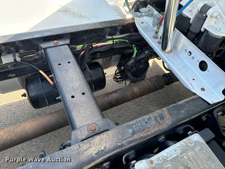 image for item DX1080 2012 Peterbilt 384 semi truck