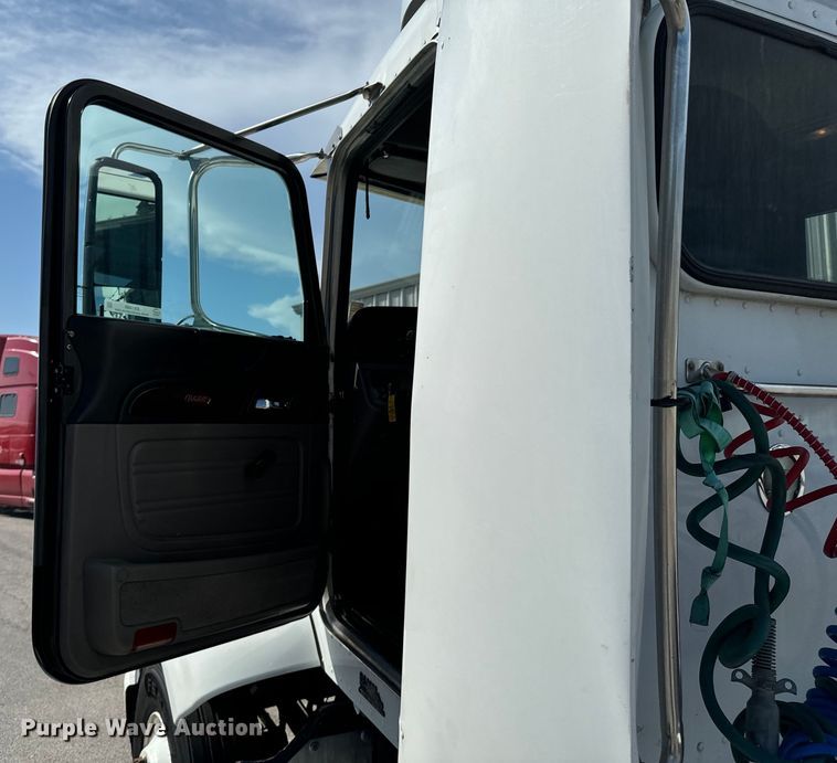 image for item DX1080 2012 Peterbilt 384 semi truck