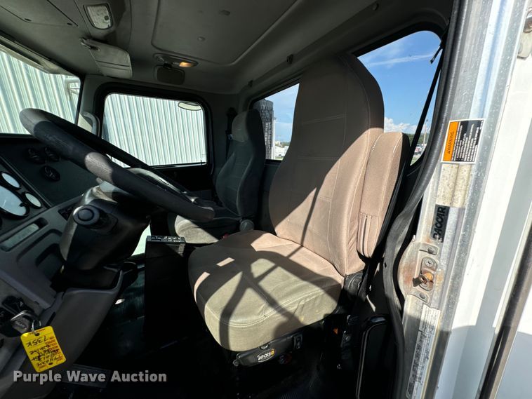 image for item DX1080 2012 Peterbilt 384 semi truck