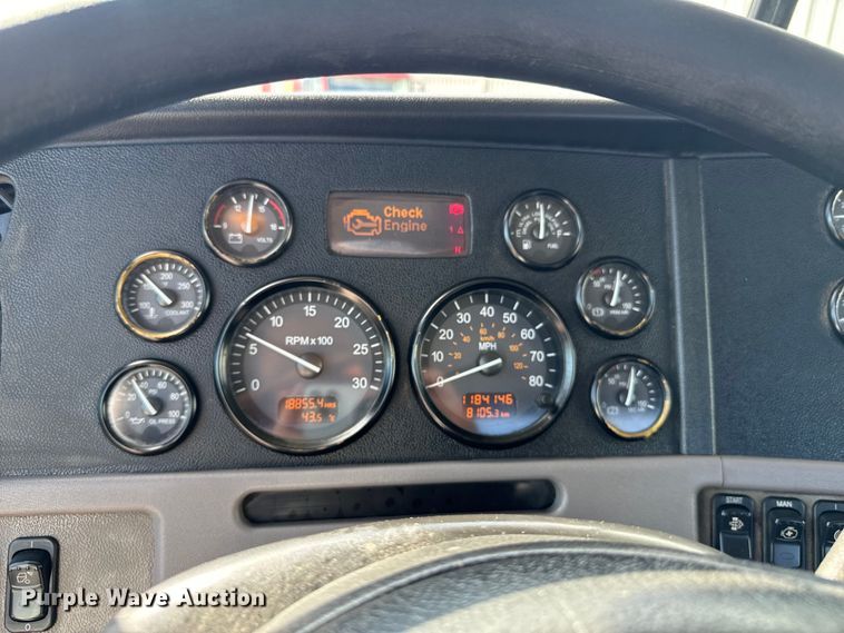 image for item DX1080 2012 Peterbilt 384 semi truck