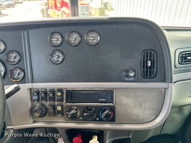 image for item DX1080 2012 Peterbilt 384 semi truck