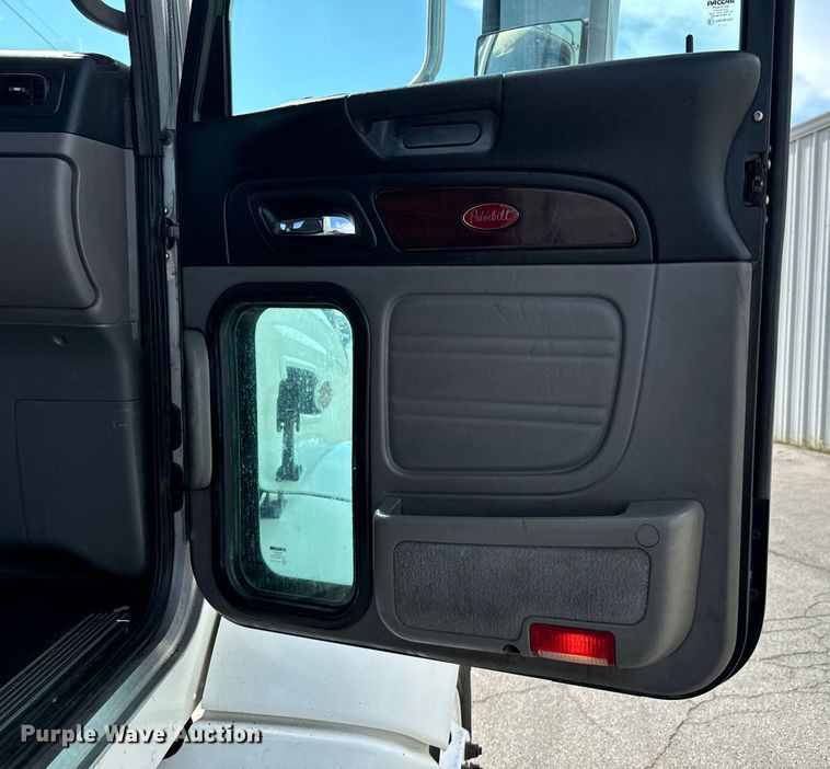 image for item DX1080 2012 Peterbilt 384 semi truck