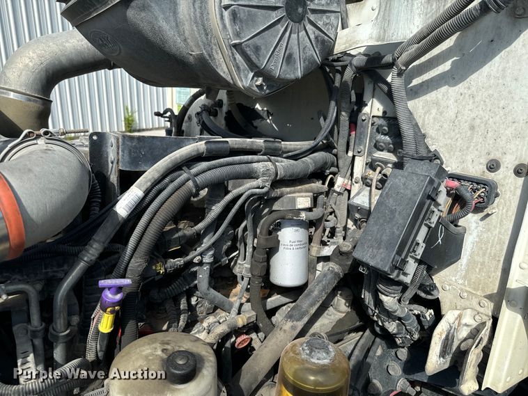 image for item DX1080 2012 Peterbilt 384 semi truck