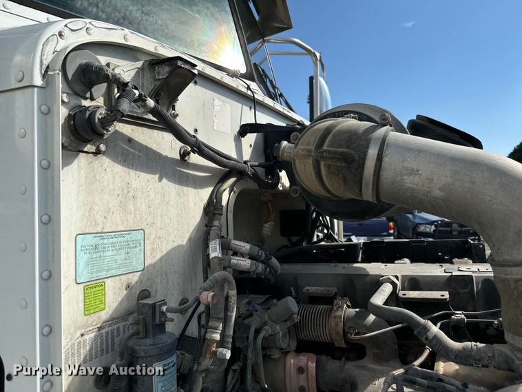 image for item DX1080 2012 Peterbilt 384 semi truck