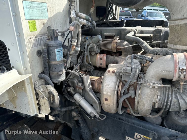 image for item DX1080 2012 Peterbilt 384 semi truck