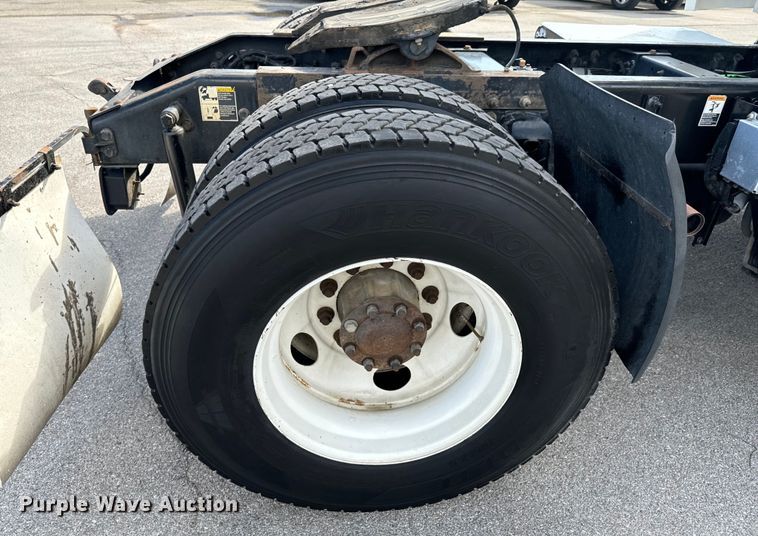 image for item DX1080 2012 Peterbilt 384 semi truck