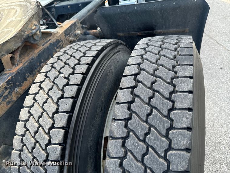 image for item DX1080 2012 Peterbilt 384 semi truck