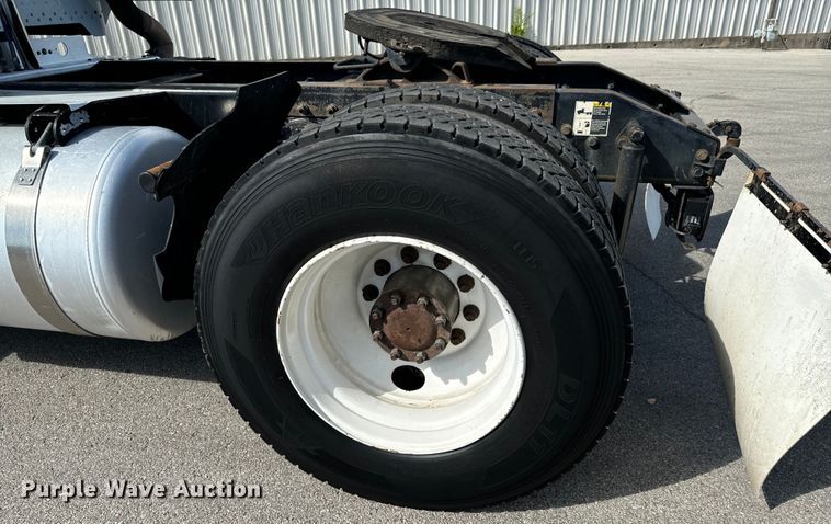 image for item DX1080 2012 Peterbilt 384 semi truck