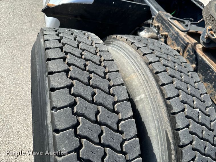 image for item DX1080 2012 Peterbilt 384 semi truck