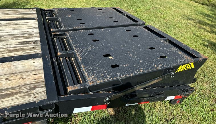 image for item DX1087 2021 BigTex  22GN HD equipment trailer