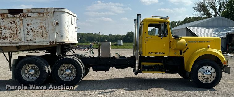 image for item DX1099 1975 White Western Star semi truck