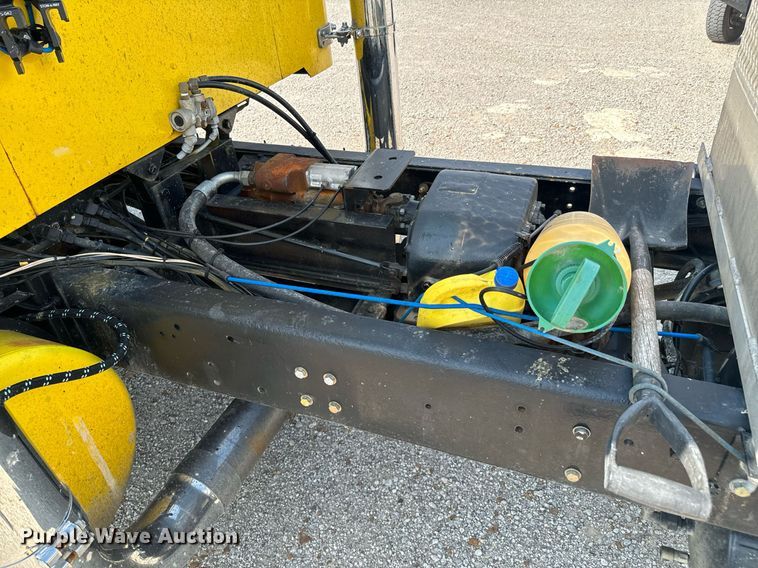 image for item DX1099 1975 White Western Star semi truck