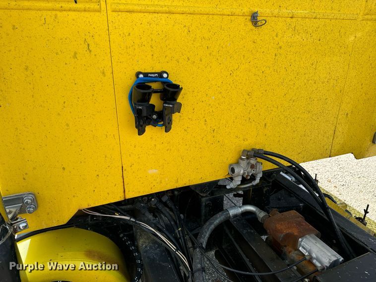 image for item DX1099 1975 White Western Star semi truck