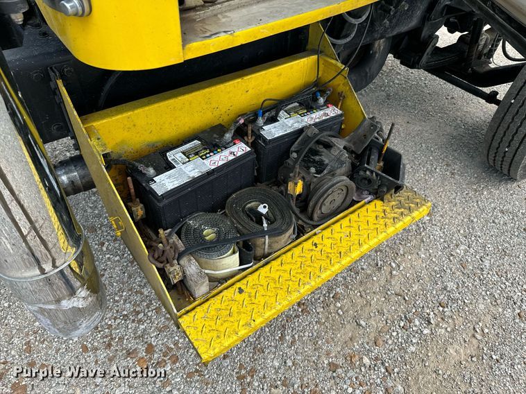 image for item DX1099 1975 White Western Star semi truck