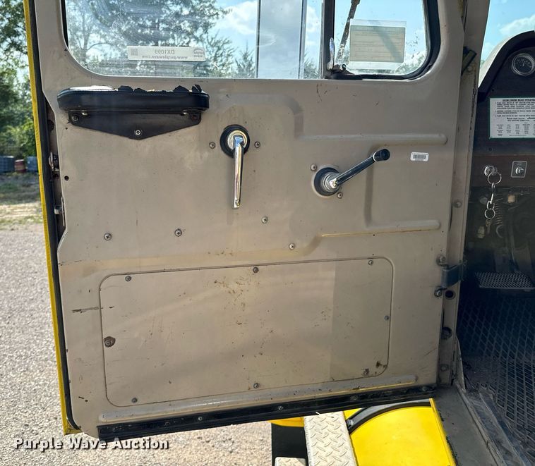 image for item DX1099 1975 White Western Star semi truck