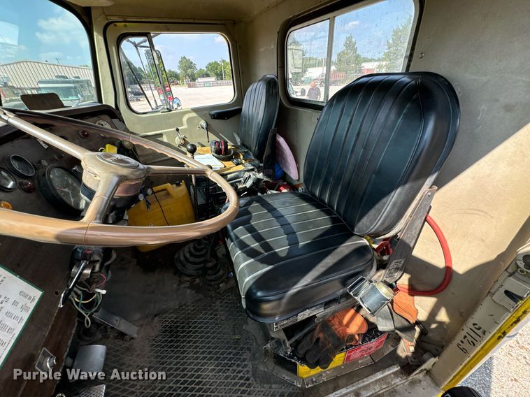 image for item DX1099 1975 White Western Star semi truck