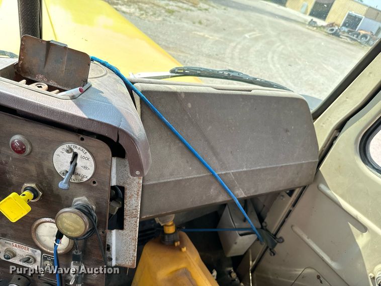 image for item DX1099 1975 White Western Star semi truck