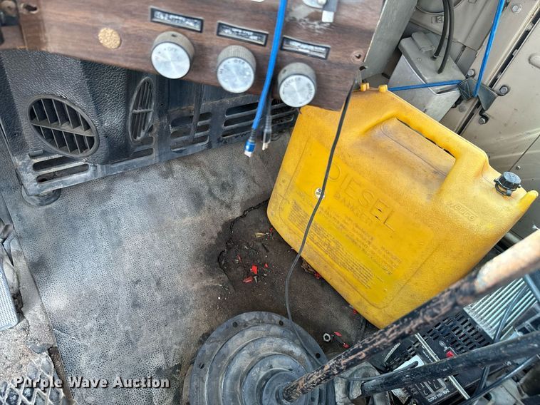 image for item DX1099 1975 White Western Star semi truck