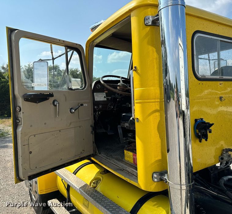 image for item DX1099 1975 White Western Star semi truck