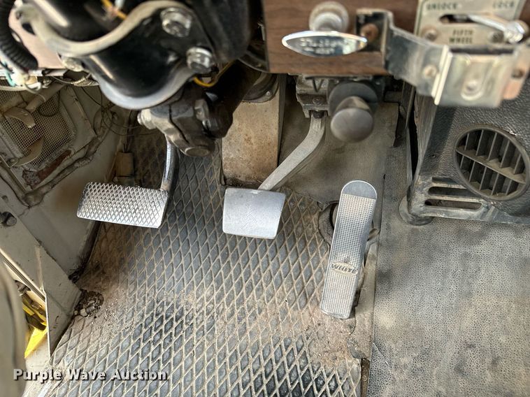 image for item DX1099 1975 White Western Star semi truck