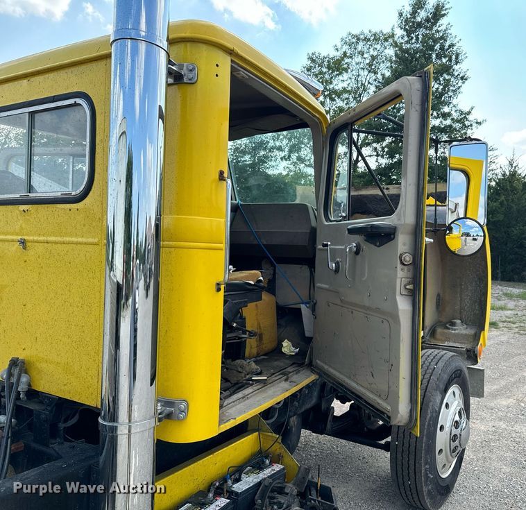 image for item DX1099 1975 White Western Star semi truck