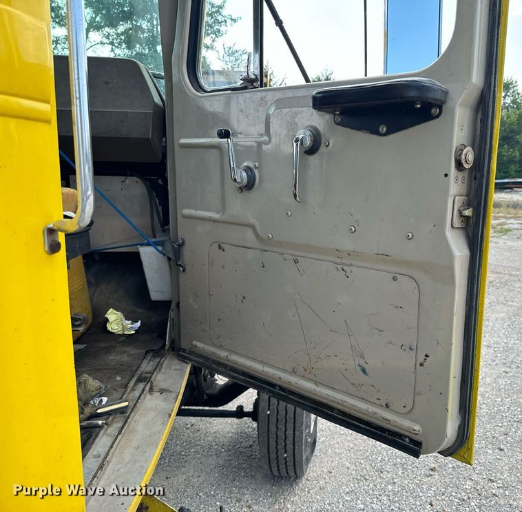 image for item DX1099 1975 White Western Star semi truck