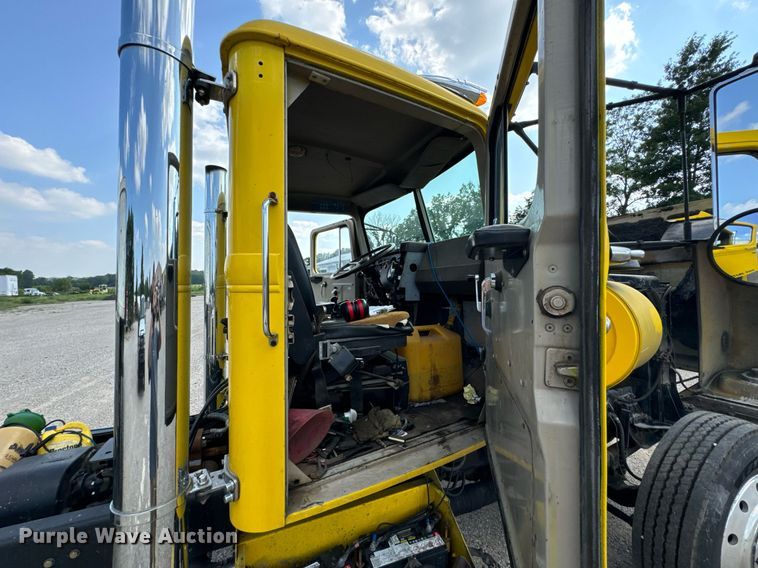 image for item DX1099 1975 White Western Star semi truck