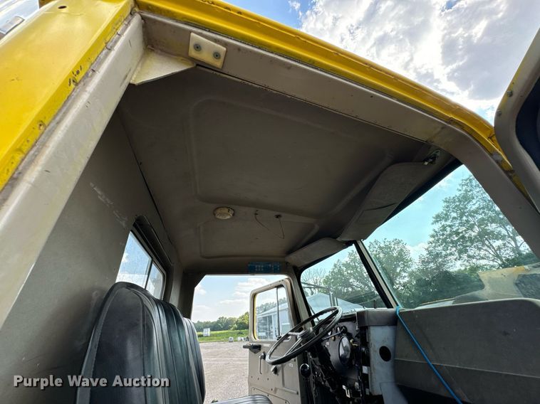 image for item DX1099 1975 White Western Star semi truck