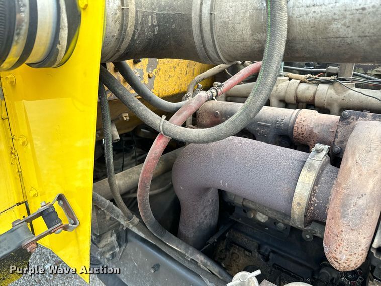 image for item DX1099 1975 White Western Star semi truck