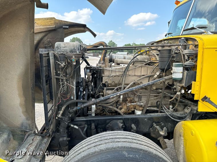 image for item DX1099 1975 White Western Star semi truck
