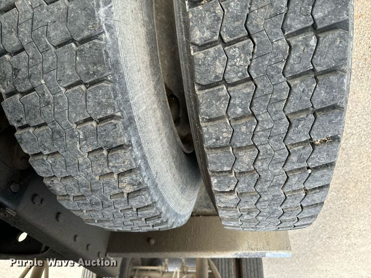 image for item DX1099 1975 White Western Star semi truck