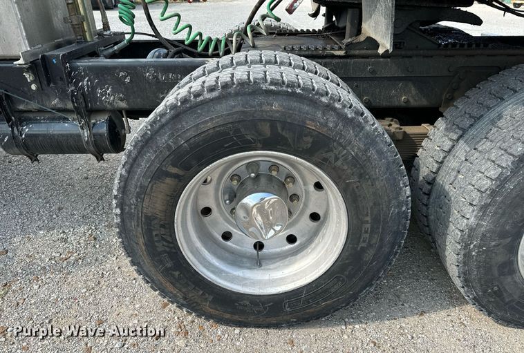 image for item DX1099 1975 White Western Star semi truck