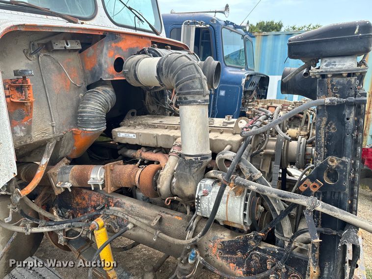 image for item DX1138 Cummins engine