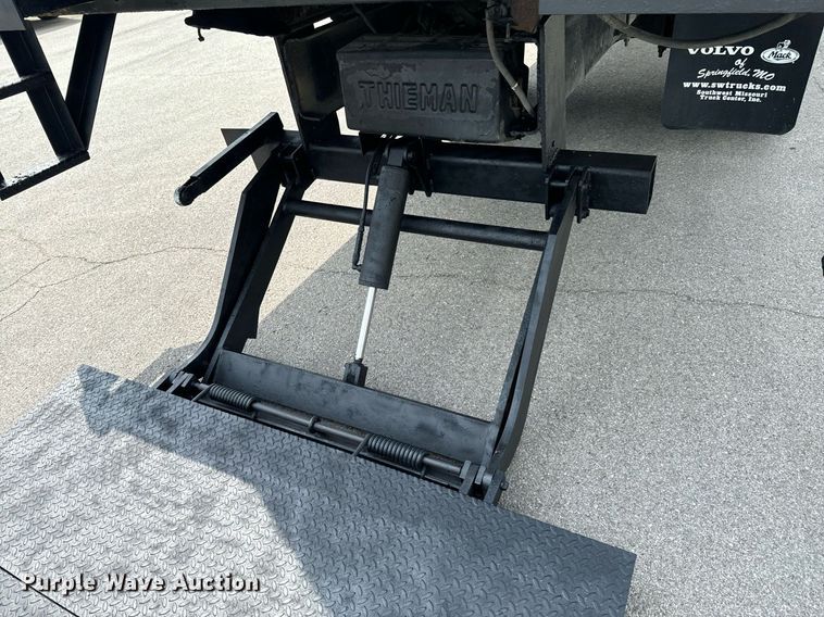 image for item DX1143 2007 International 4400 box truck