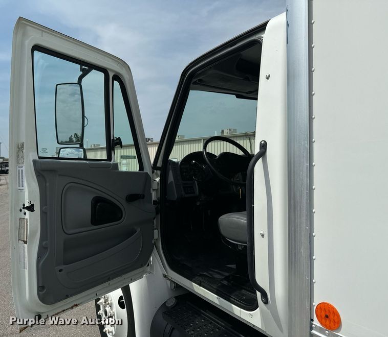 image for item DX1143 2007 International 4400 box truck