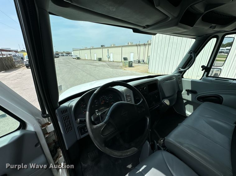 image for item DX1143 2007 International 4400 box truck