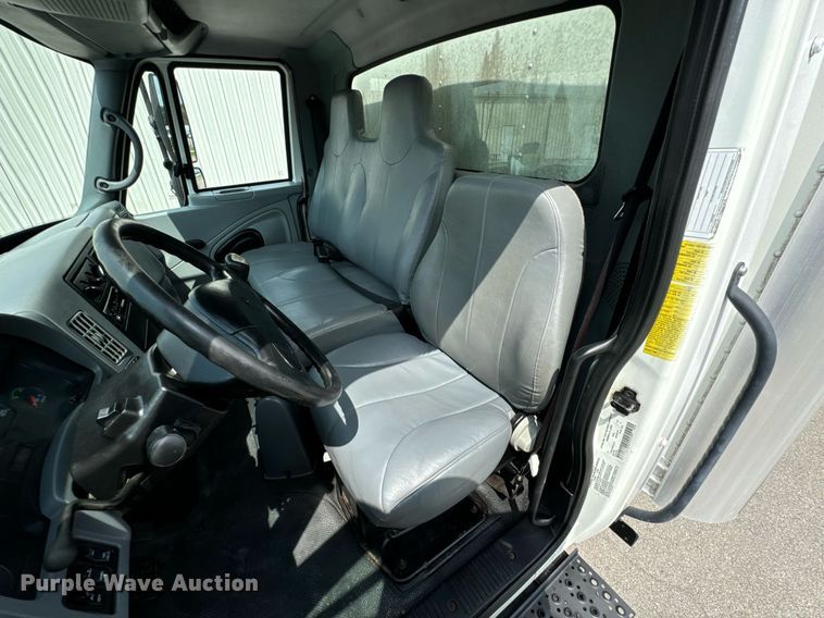 image for item DX1143 2007 International 4400 box truck