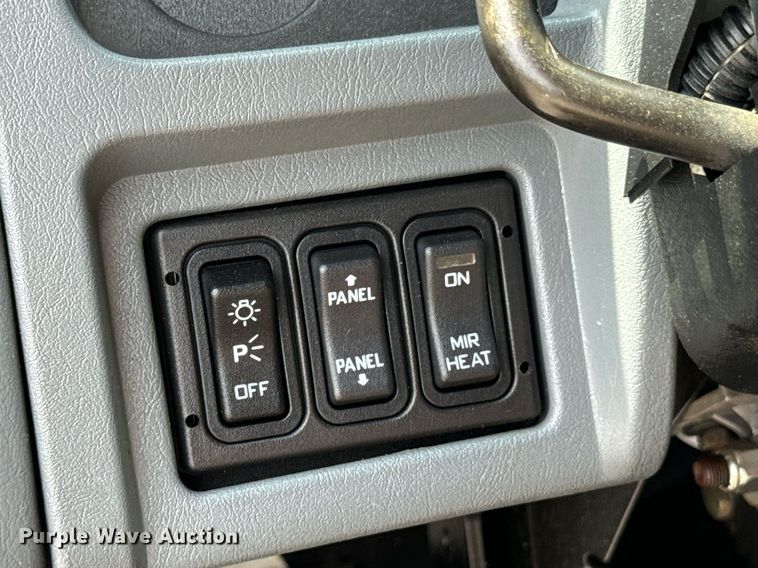 image for item DX1143 2007 International 4400 box truck