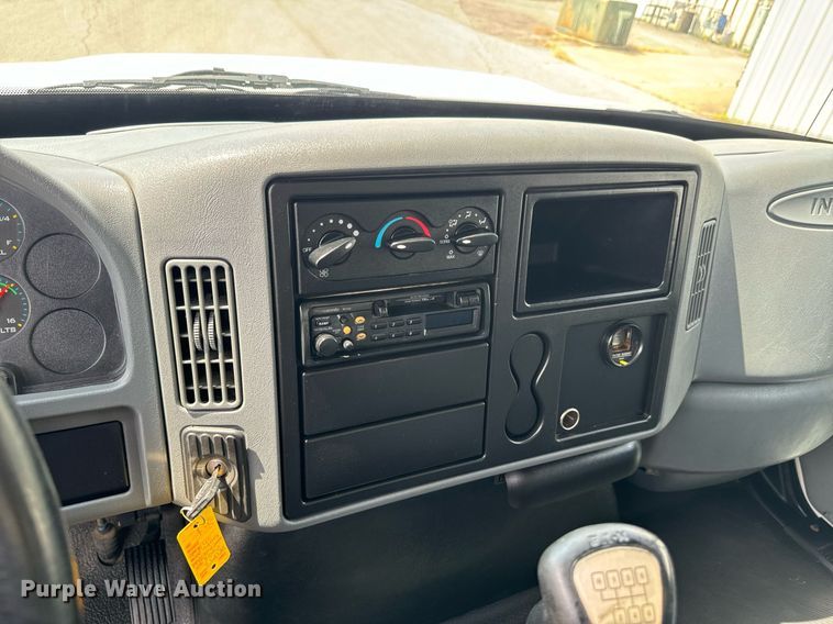 image for item DX1143 2007 International 4400 box truck