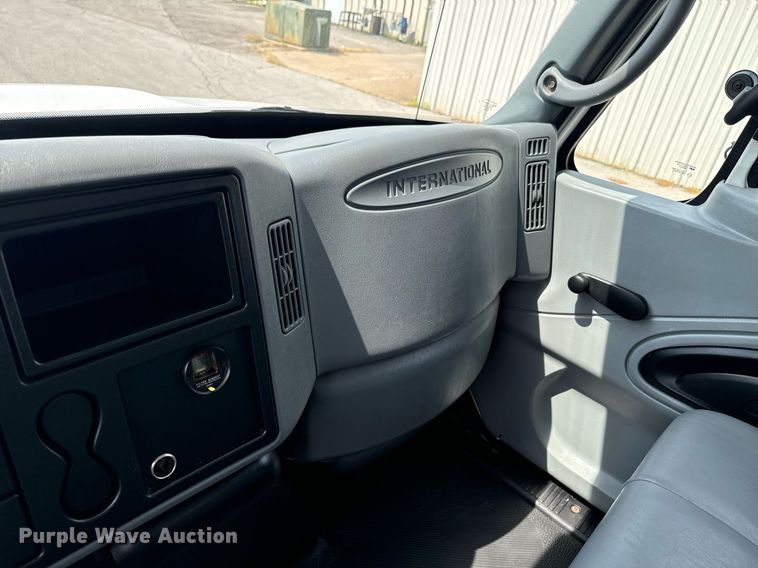 image for item DX1143 2007 International 4400 box truck