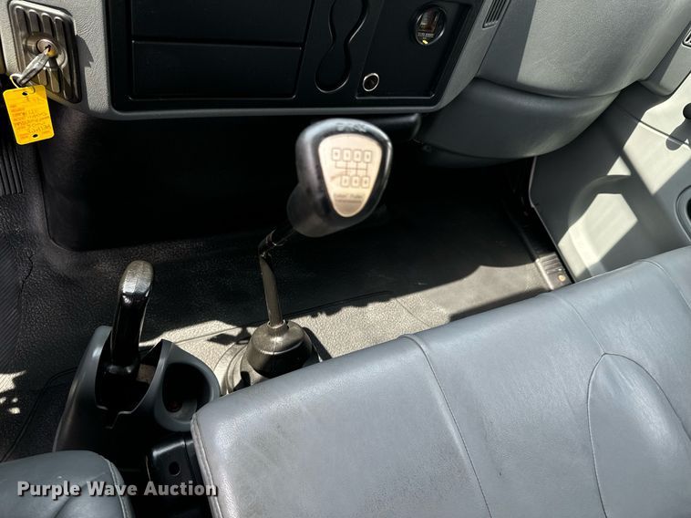 image for item DX1143 2007 International 4400 box truck