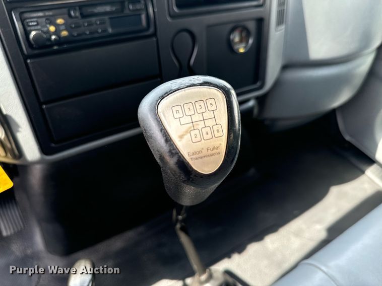 image for item DX1143 2007 International 4400 box truck